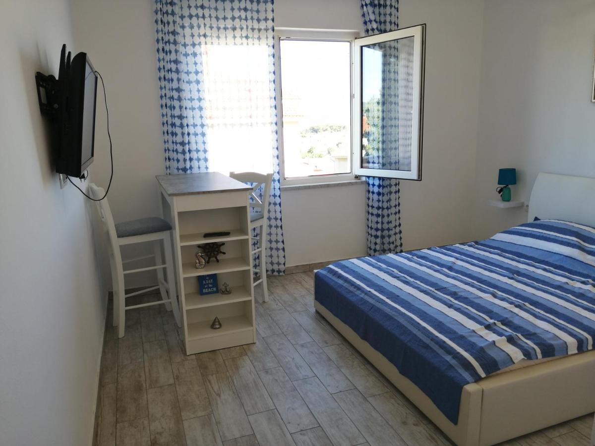 Apartmani Nevera Krk Town Exterior foto